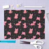 Roze kerstkatten op zwart tissuepapier (Craft)
