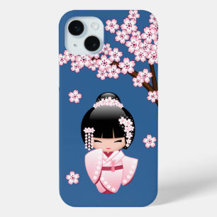 Roze Kimono Kawaii Kokeshi Pop met Blauwe achtergr iPhone 15 Mini Hoesje