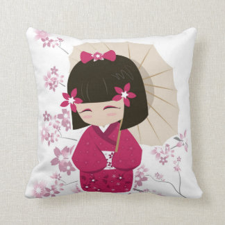 Roze Kokeshi Doll Pillow - White Background Kussen