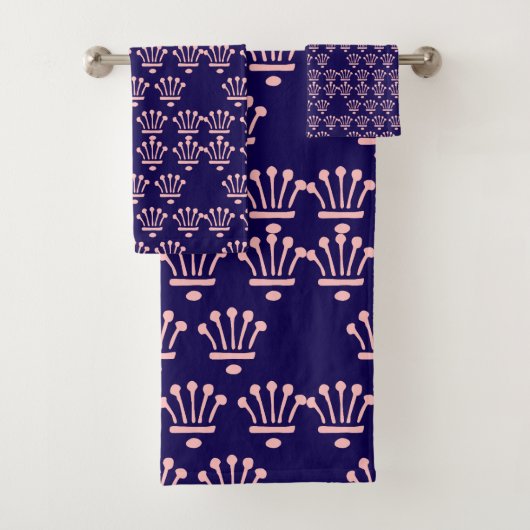 Roze kronen donkerblauw bad handdoek (Insitu)