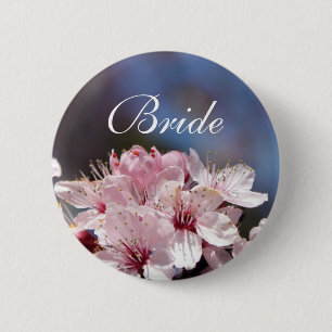  roze lentescherry blossom in blauw hemel ronde button 5,7 cm