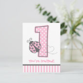 Roze lieveheersbeestje 1e verjaardag uitnodiging briefkaart (Staand voorkant)