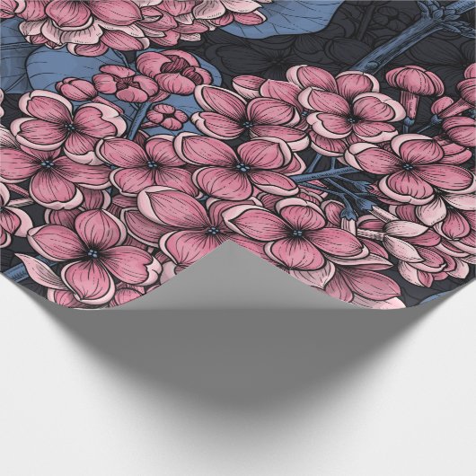 Roze lila op donkerblauw cadeaupapier (Hoek)