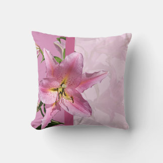 Roze Lily Sierkussen 2
