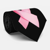 Roze lint in zwart stropdas (Opgerold)