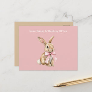 Roze lint met roomkleurige strik Some Bunny denkt  Briefkaart