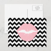Roze lippen op zwart-wit zigzagpatroon briefkaart (Voorkant / Achterkant)