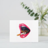 Roze lips met een sigaret briefkaart (Staand voorkant)