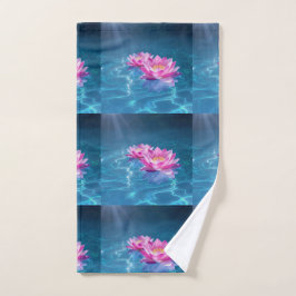Roze Lotus Bloemen Drijven Op Kristal Blauw Water Handdoek