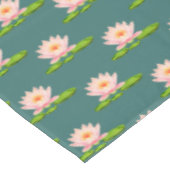 Roze Lotus Flowers & Lily Pads op Sapphire Green Tafelkleed (Gekanteld)