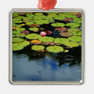 Roze lotus in regen metalen ornament