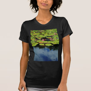 Roze lotus in regen t-shirt