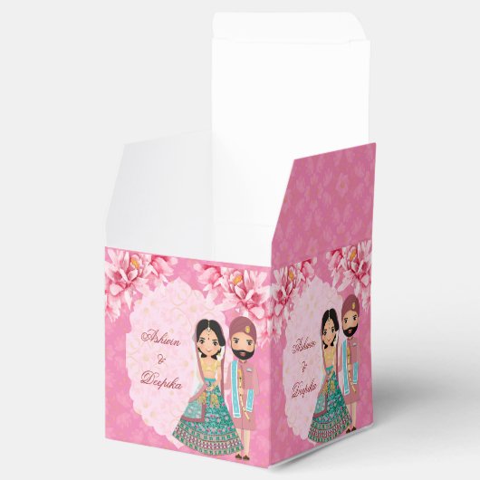 Roze lotusbloemen met schattig Indiaas bruidskoppe Bedankdoosjes (Geopend)