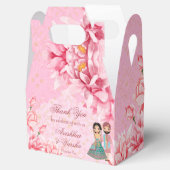 Roze lotusbloemen met schattig Indiaas bruidskoppe Bedankdoosjes (Geopend)