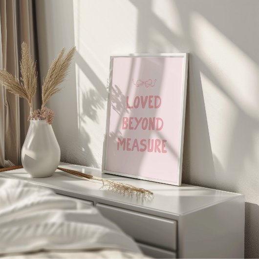 Roze 'Loved Beyond Measure' kunstdruk voor aan de  Poster