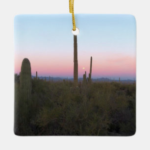 Roze maan boven Saguaro bij zonsopgang Keramisch Ornament