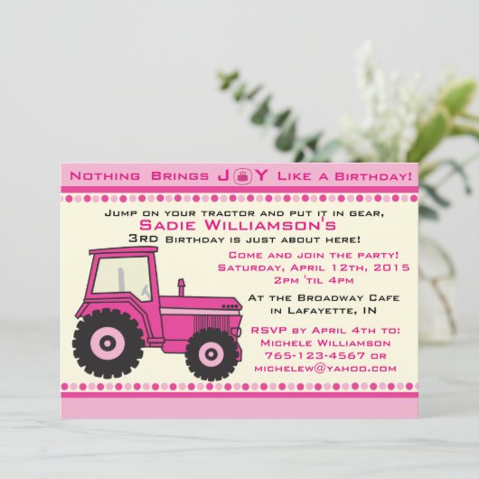 Roze Meisje Tractor Verjaardag Uitnodiging (Staand voorkant)