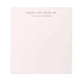 Roze melk van het bureau van notitieblok