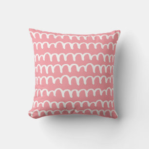 Roze met de hand getekende krabbel cute witte vrou kussen