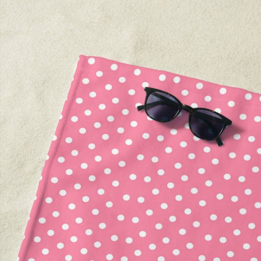 Roze met witte pooldots strandlaken (In situ)