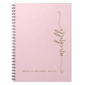 Roze moderne gouden script monogram naam met girli notitieboek (Voorkant)