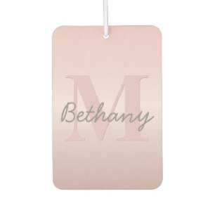 roze monogram en Jouw naam script bevestigen Luchtverfrisser