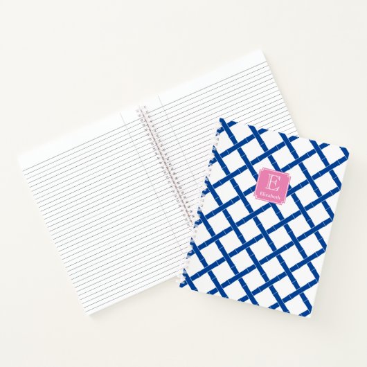 Roze monogram met blauwe en witte bamboe trrellis notitieboek (Binnen)