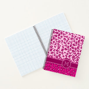 Roze monogram van luipaard voor het drukken van di notitieboek