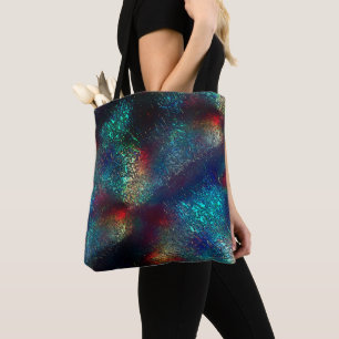 Roze of aluminiumfolie onder blauw en rood plastic draagtas