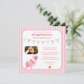 Roze olifantenstrepen verjaardagsuitnodiging kaart (Staand voorkant)