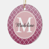 Roze Ombre Quatrefoil Monogram Keramisch Ornament (Links)
