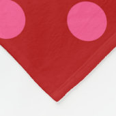Roze op rode stippen Patroonontwerp Fleece Deken (Hoek)