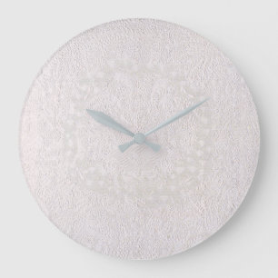 Roze op witte decoratieve kant grote klok