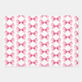 Roze papierbladen met draaiende tas van staal inpakpapier vel (Voorkant)