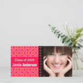 Roze Patroon Modern Afstuderen Foto Aankondiging (Staand voorkant)