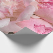 Roze pinda's op donkergrijs cadeaupapier (Hoek)