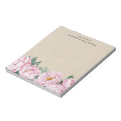 Roze pioen op perkament van het bureau van notitieblok (Gedraaid)