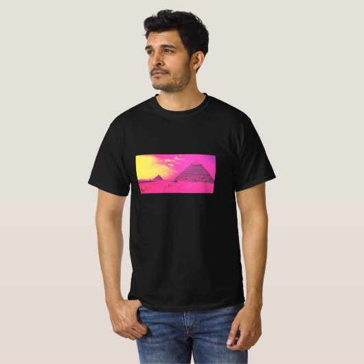 Roze piramide T-shirt (Voorkant volledig)