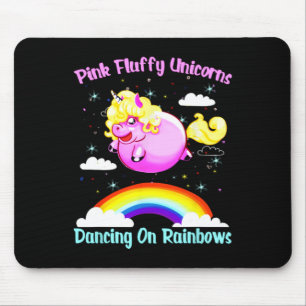 Roze pluizige eenhoorns dansen op Rainbows T Shirt Muismat