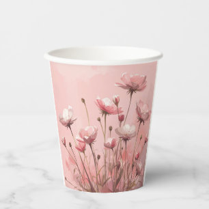 Roze poeder achtergrond met wilde klaprozen papieren bekers