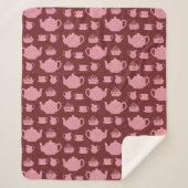Roze Polka Dot Tea set on Burgundy Sherpa Deken (Voorkant)