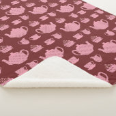 Roze Polka Dot Tea set on Burgundy Sherpa Deken (3/4)