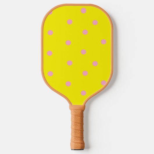 Roze polka-stippen op geel pickleball paddle (Voorkant)