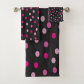 Roze pooldots op zwart bad handdoek (Insitu)
