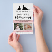 Roze Professionele Fotograaf Uw Logo Flyer (Hand)