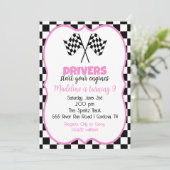 Roze Race Auto Verjaardag Uitnodiging (Staand voorkant)