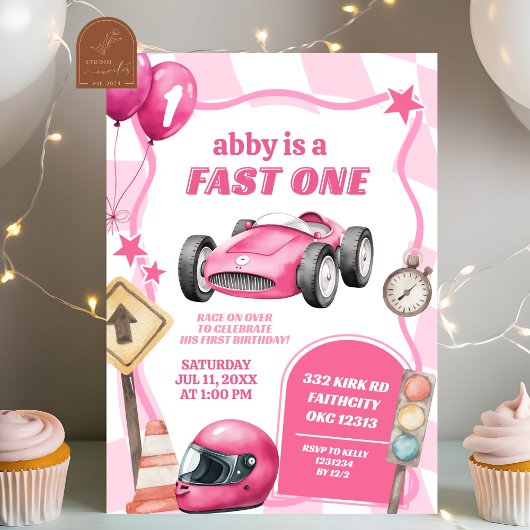 Roze racewagen Fast One Girl Eerste Verjaardag Kaart