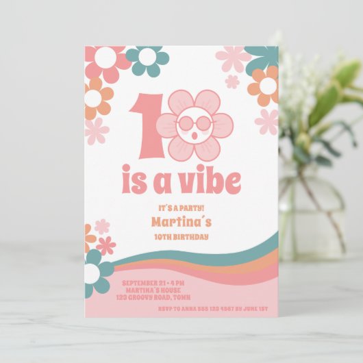 Roze Retro Meisje 10e Verjaardag Uitnodiging (Staand voorkant)