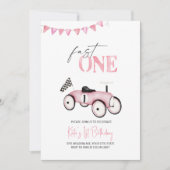 Roze Retro Race Auto Ride-On Verjaardag Uitnodigin Kaart (Voorkant)