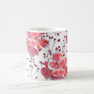 Roze rode bloemen op wit. koffiemok